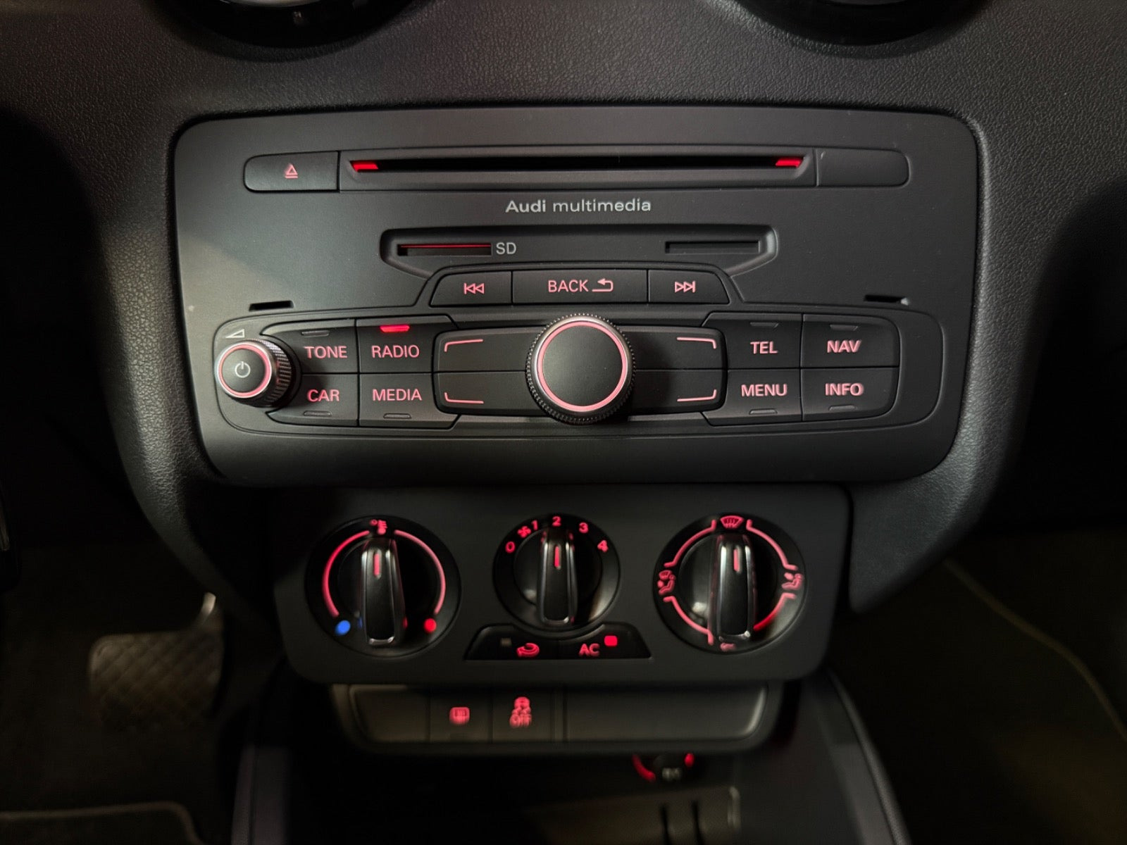 Rød Audi A1 fra 2011