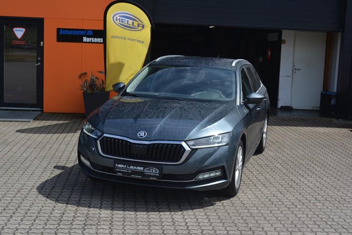 Grå Skoda Octavia fra 2021