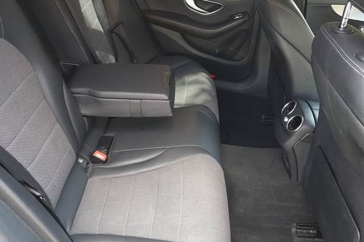Sort Mercedes 220 D fra 2016