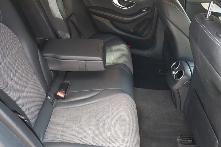 Sort Mercedes 220 D fra 2016