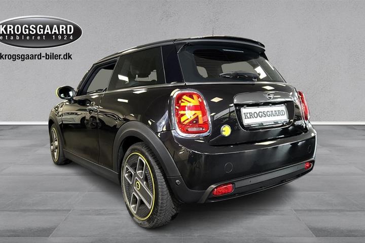 Sort Mini Cooper SE fra 2020