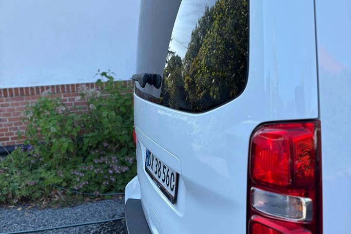 Hvid Toyota Proace Verso fra 2021