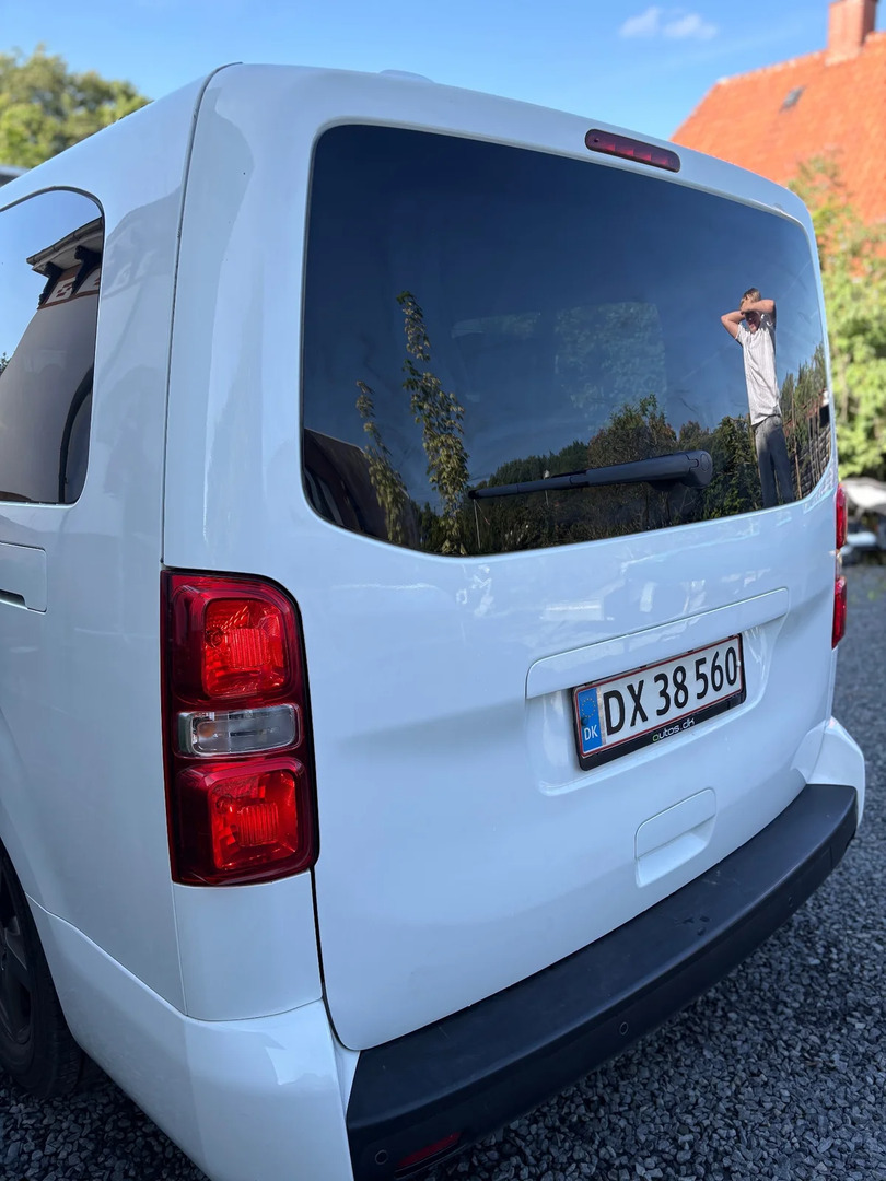 Hvid Toyota Proace Verso fra 2021