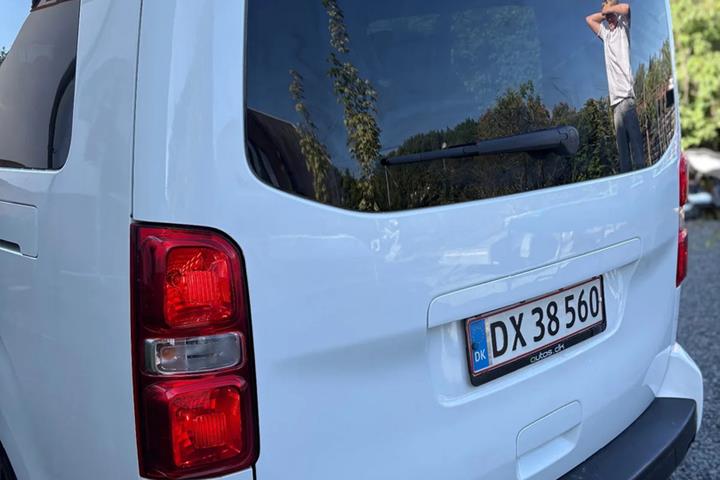 Hvid Toyota Proace Verso fra 2021