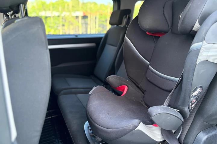 Hvid Toyota Proace Verso fra 2021