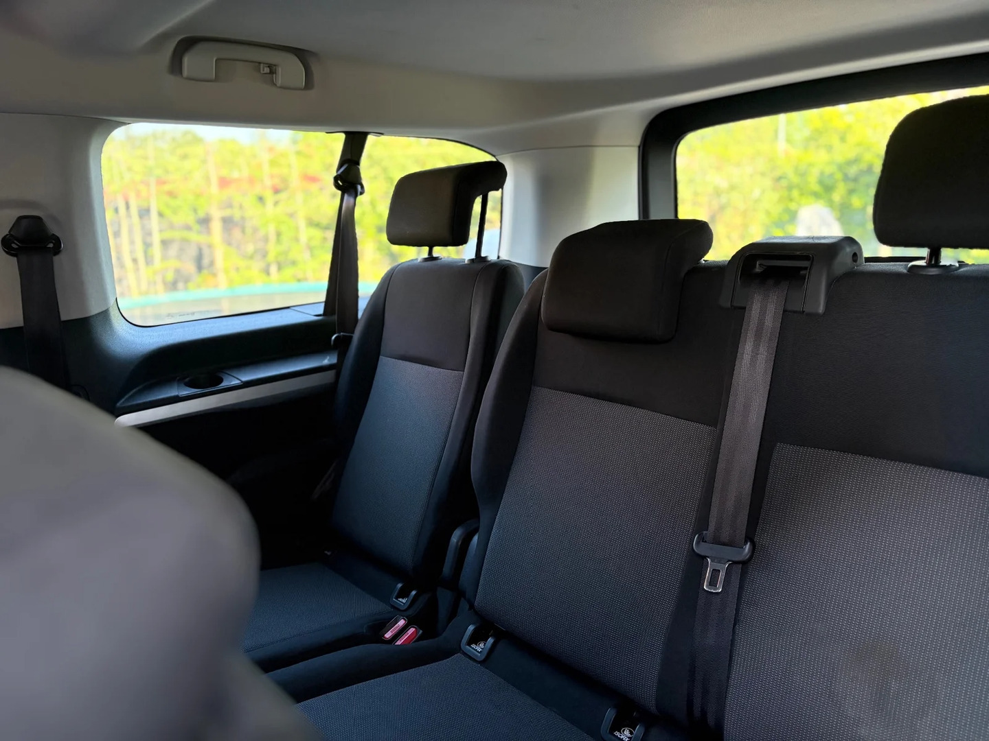 Hvid Toyota Proace Verso fra 2021