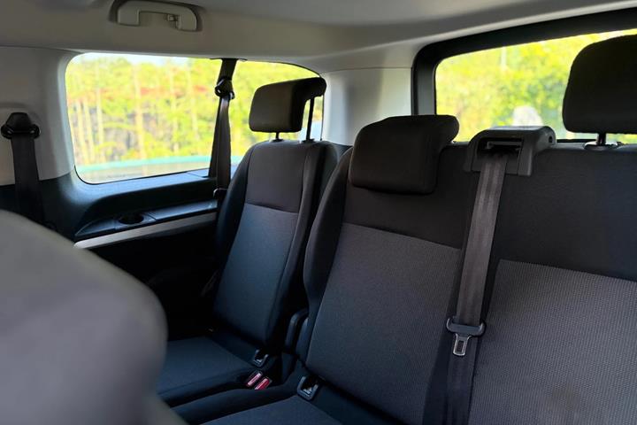 Hvid Toyota Proace Verso fra 2021