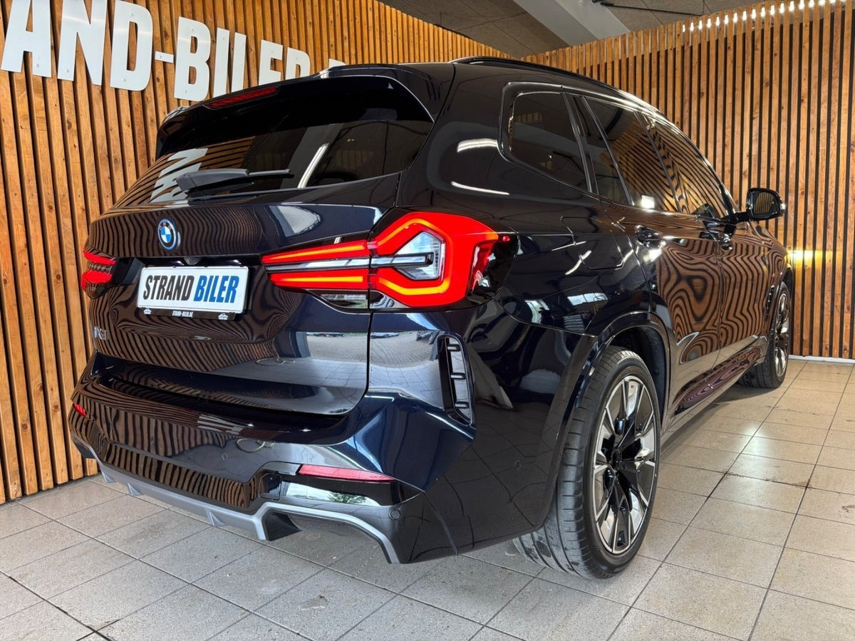 Sort BMW iX3 fra 2023