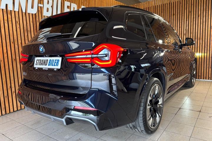 Sort BMW iX3 fra 2023