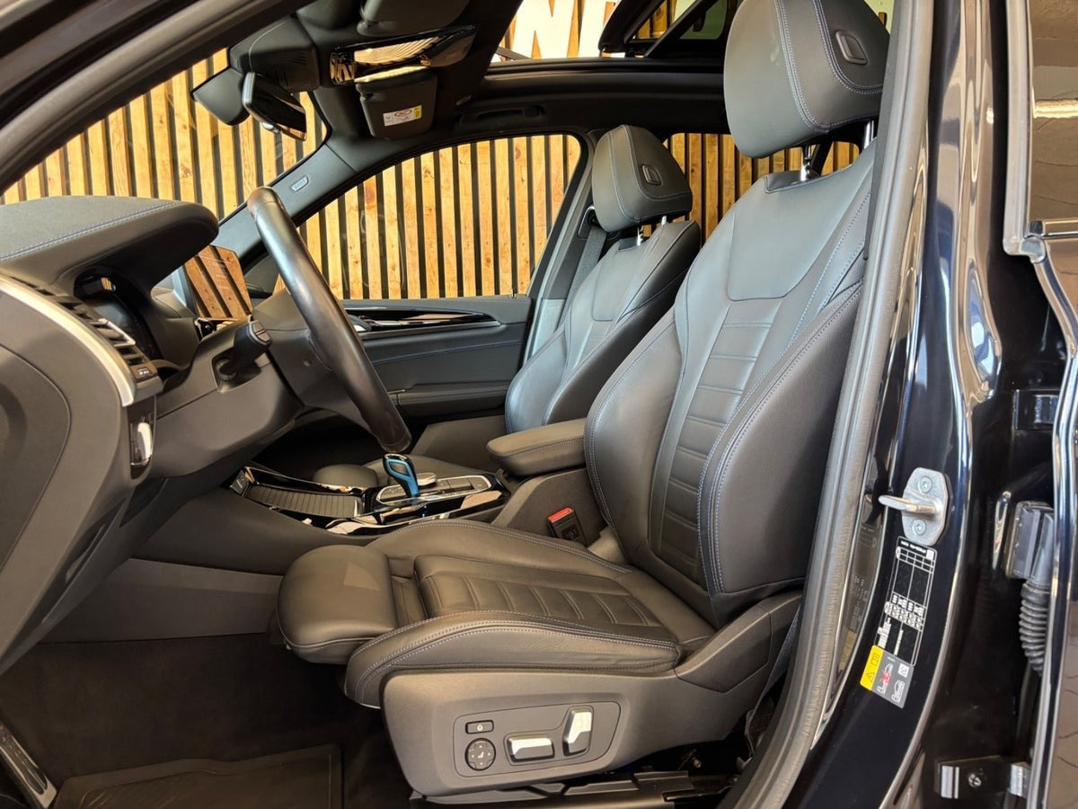 Sort BMW iX3 fra 2023