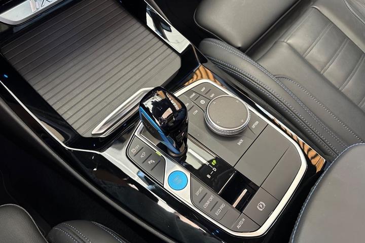 Sort BMW iX3 fra 2023
