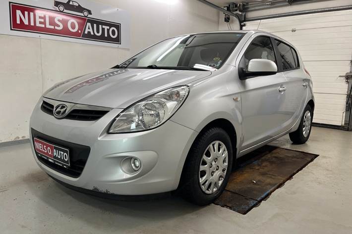 Sølv Hyundai i20 fra 2009