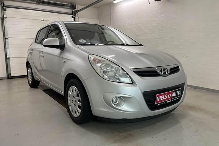 Sølv Hyundai i20 fra 2009