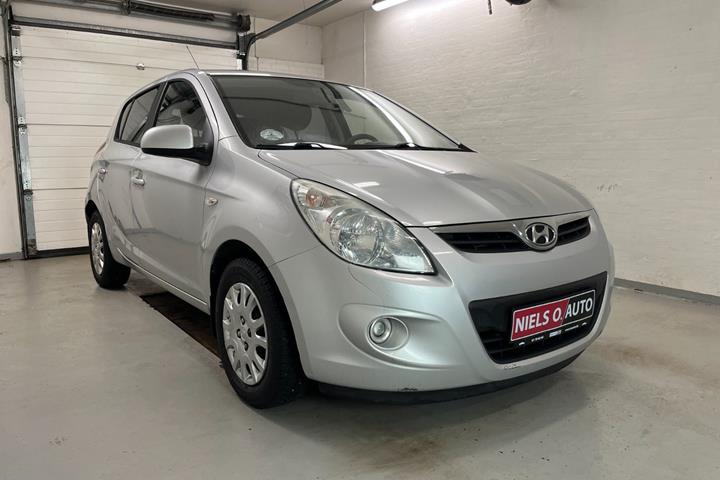 Sølv Hyundai i20 fra 2009