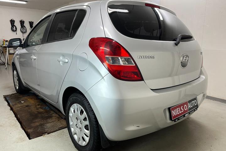Sølv Hyundai i20 fra 2009