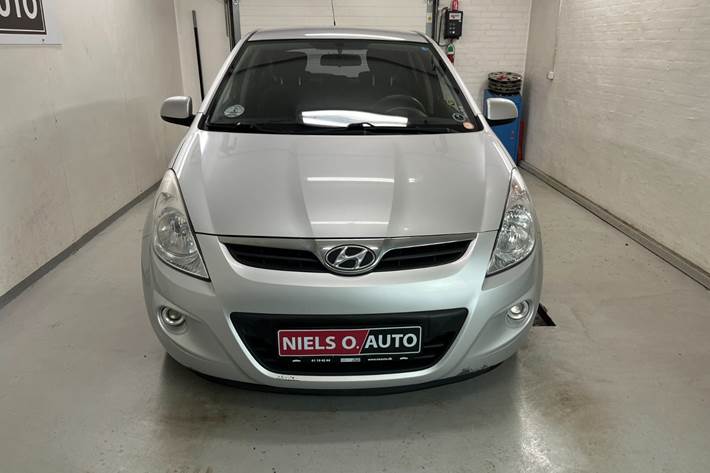 Sølv Hyundai i20 fra 2009