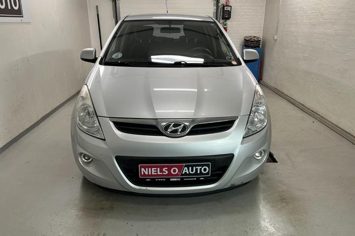 Sølv Hyundai i20 fra 2009
