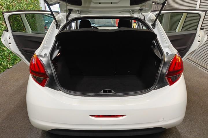 undefined Peugeot 208 fra 2018