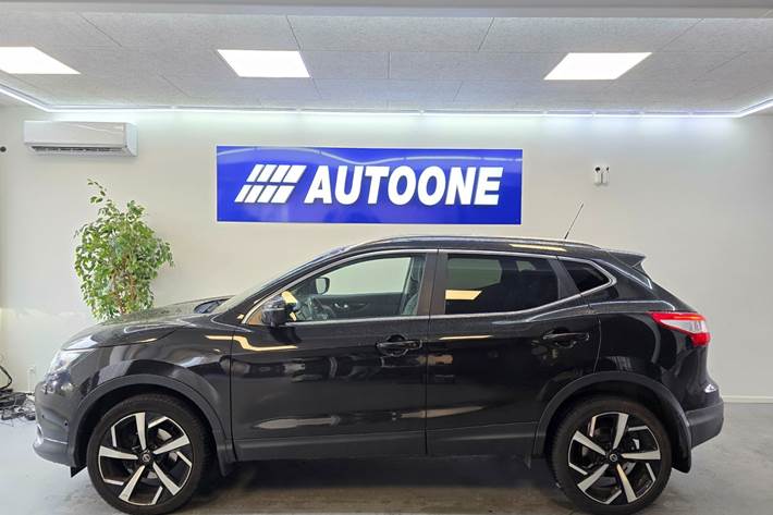 Sort Nissan Qashqai fra 2016
