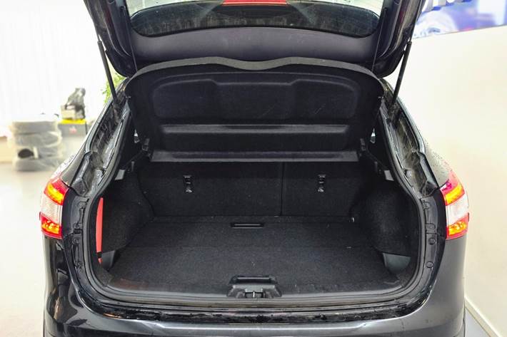 Sort Nissan Qashqai fra 2016