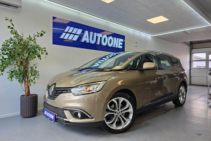 Beige Renault Grand Scenic IV fra 2017 set udefra