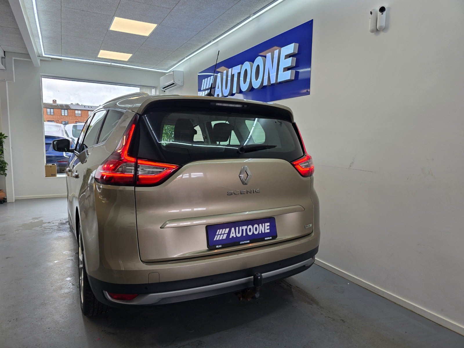 Beige Renault Grand Scenic IV fra 2017