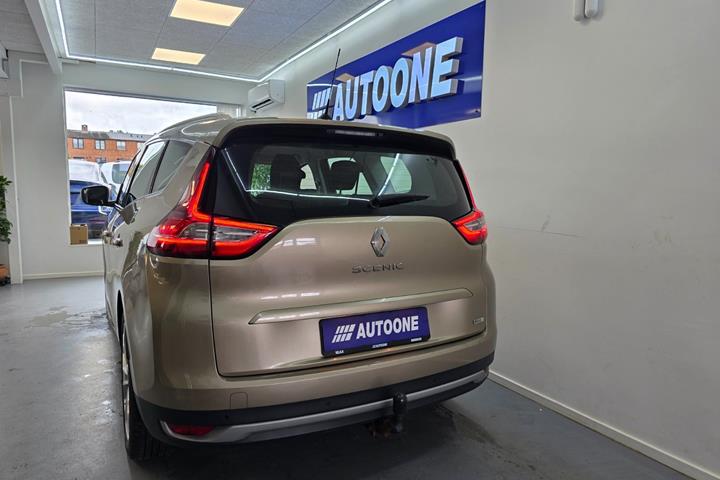Beige Renault Grand Scenic IV fra 2017