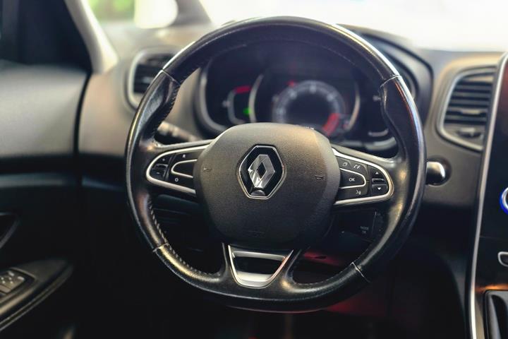 Beige Renault Grand Scenic IV fra 2017