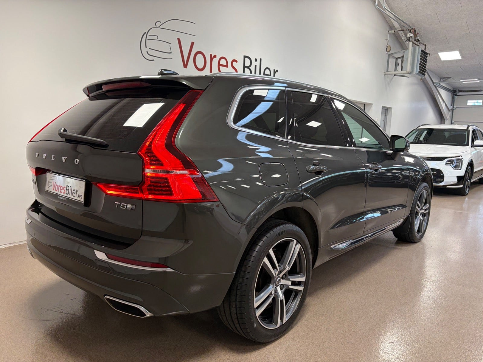 Grå Volvo XC60 fra 2020