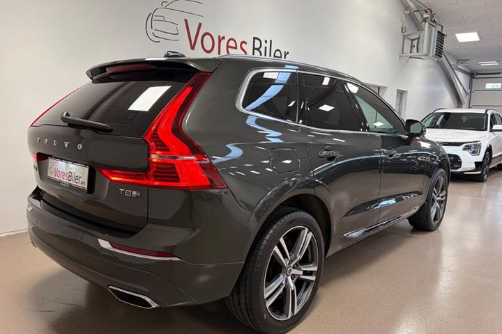Grå Volvo XC60 fra 2020