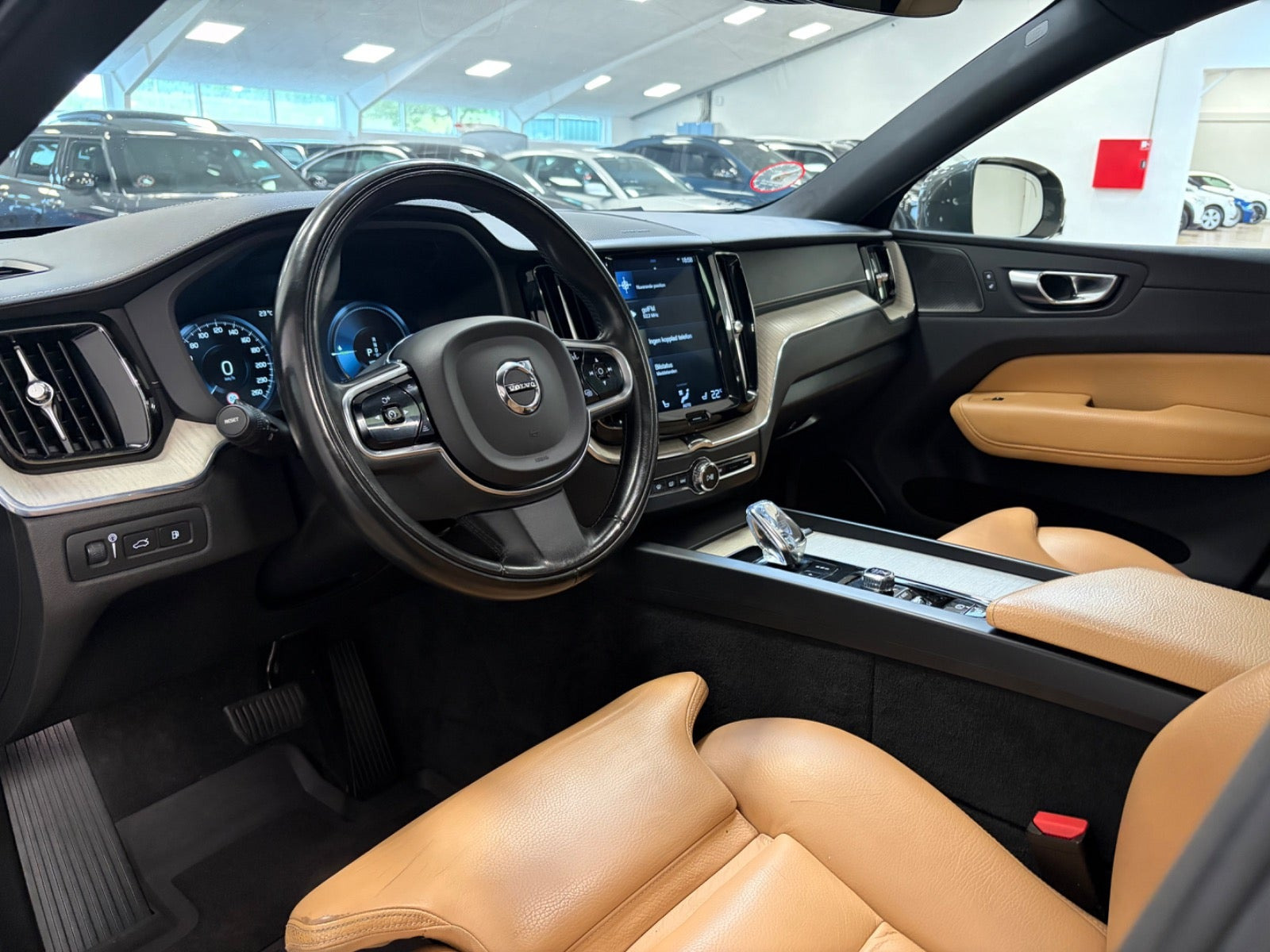 Grå Volvo XC60 fra 2020