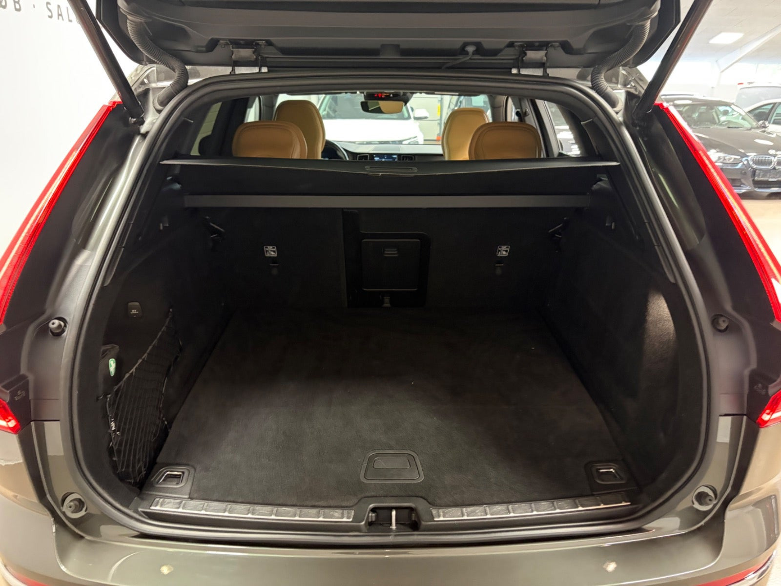 Grå Volvo XC60 fra 2020