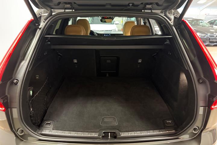 Grå Volvo XC60 fra 2020
