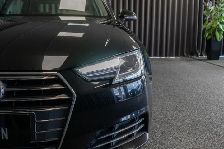 Sort Audi A4 fra 2017
