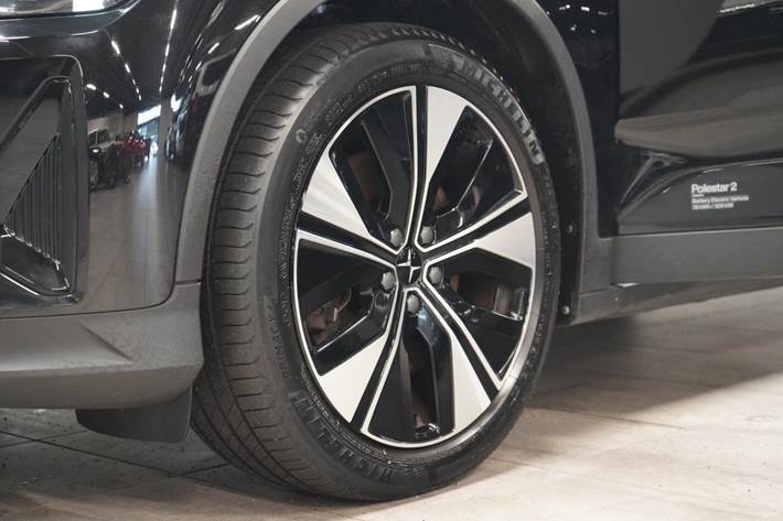 Sort Polestar 2 fra 2023