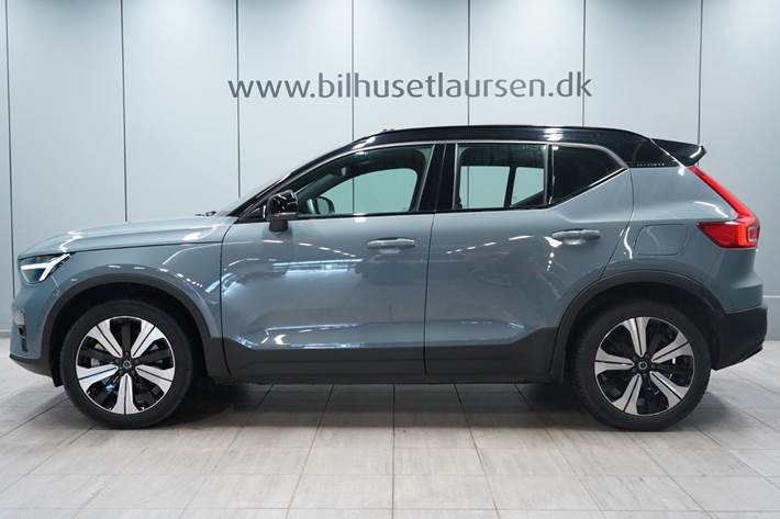 Grå Volvo XC40 fra 2023