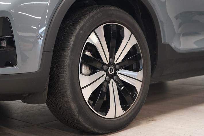 Grå Volvo XC40 fra 2023