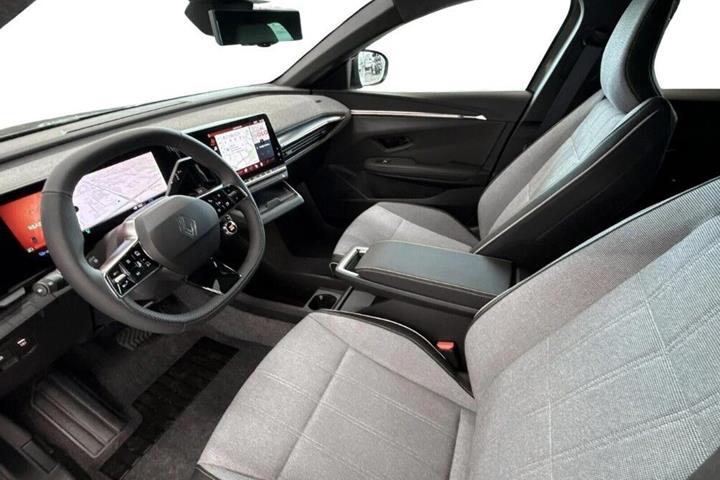 Grå Renault Megane E-Tech fra 2022