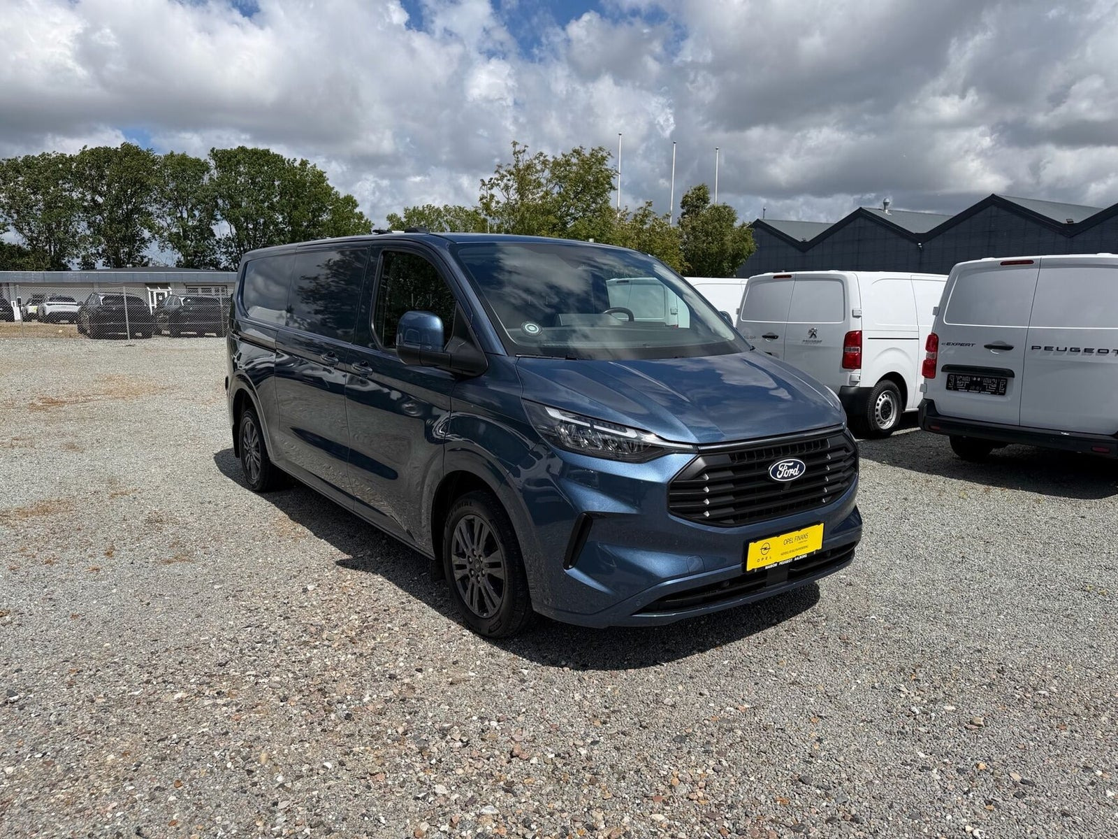 Blå Ford Transit Custom 300 L2 fra 2024