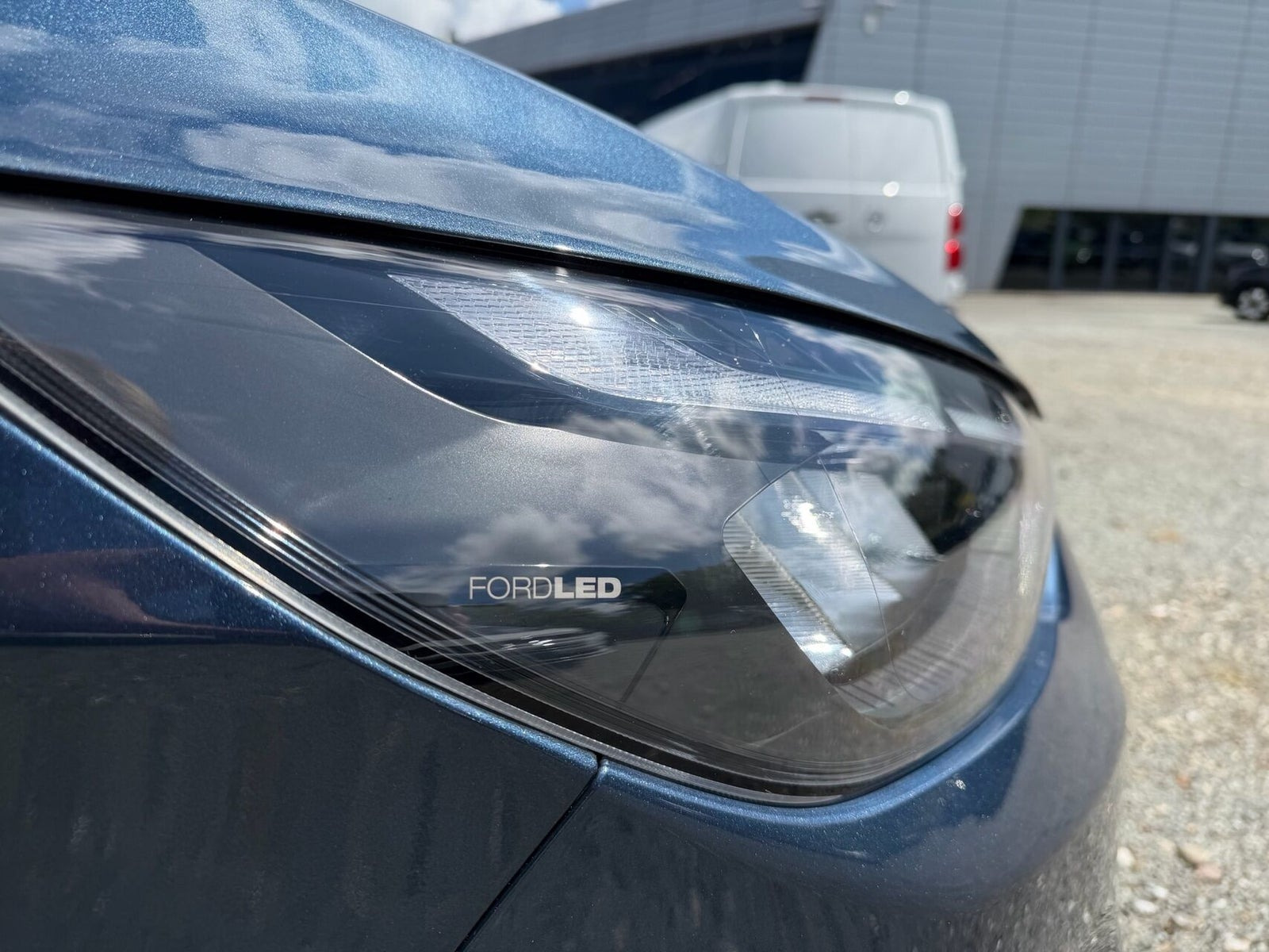 Blå Ford Transit Custom 300 L2 fra 2024