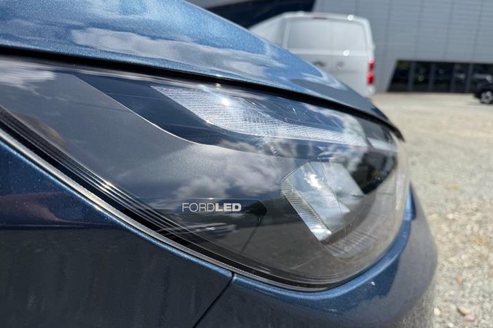 Blå Ford Transit Custom 300 L2 fra 2024