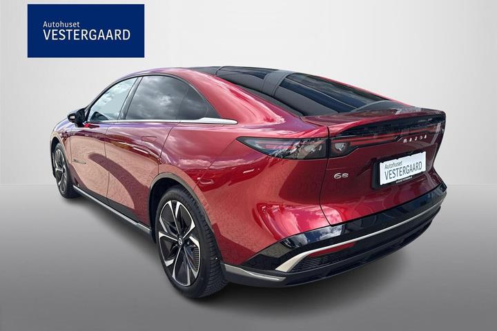 Rød Mazda 6e fra 2025