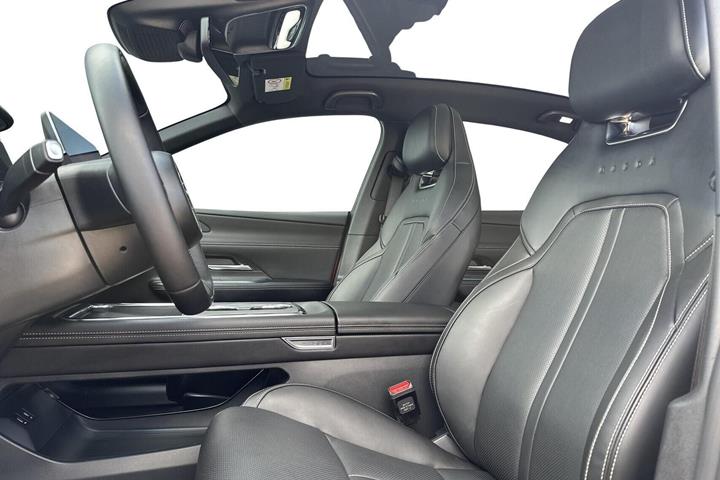 Rød Mazda 6e fra 2025