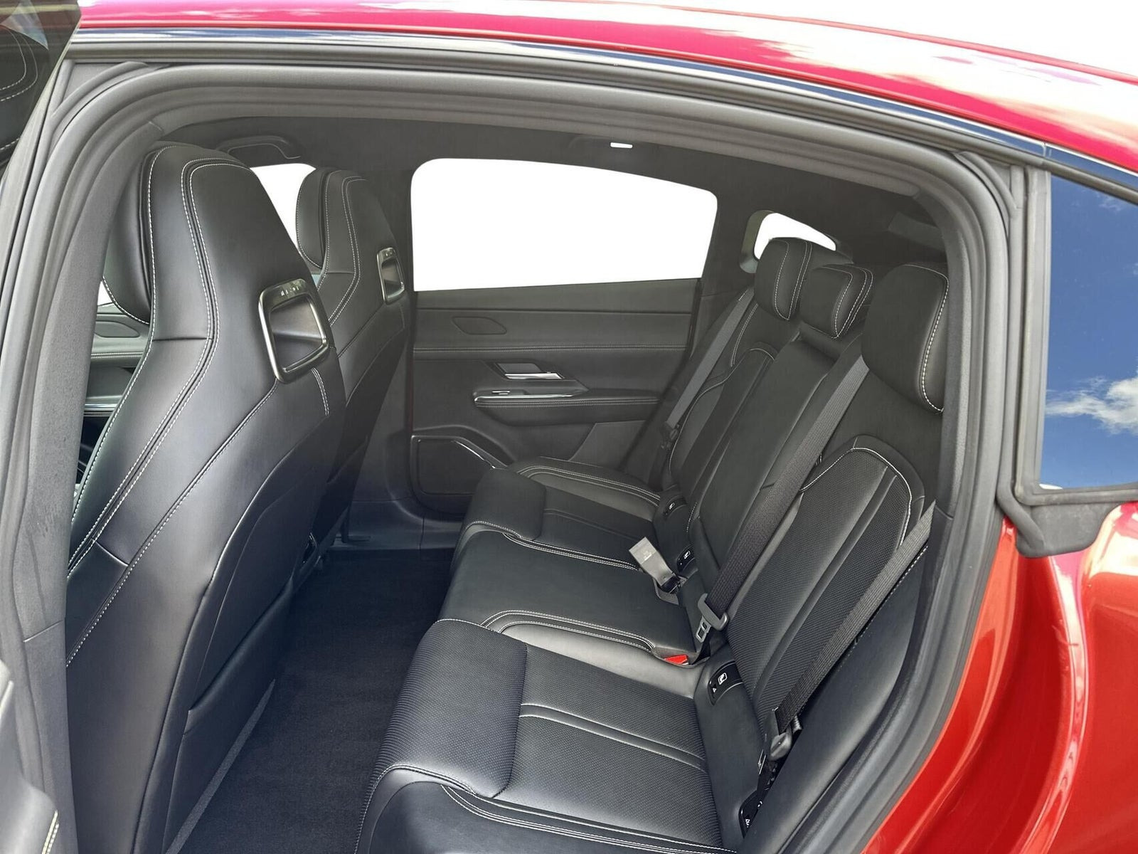 Rød Mazda 6e fra 2025