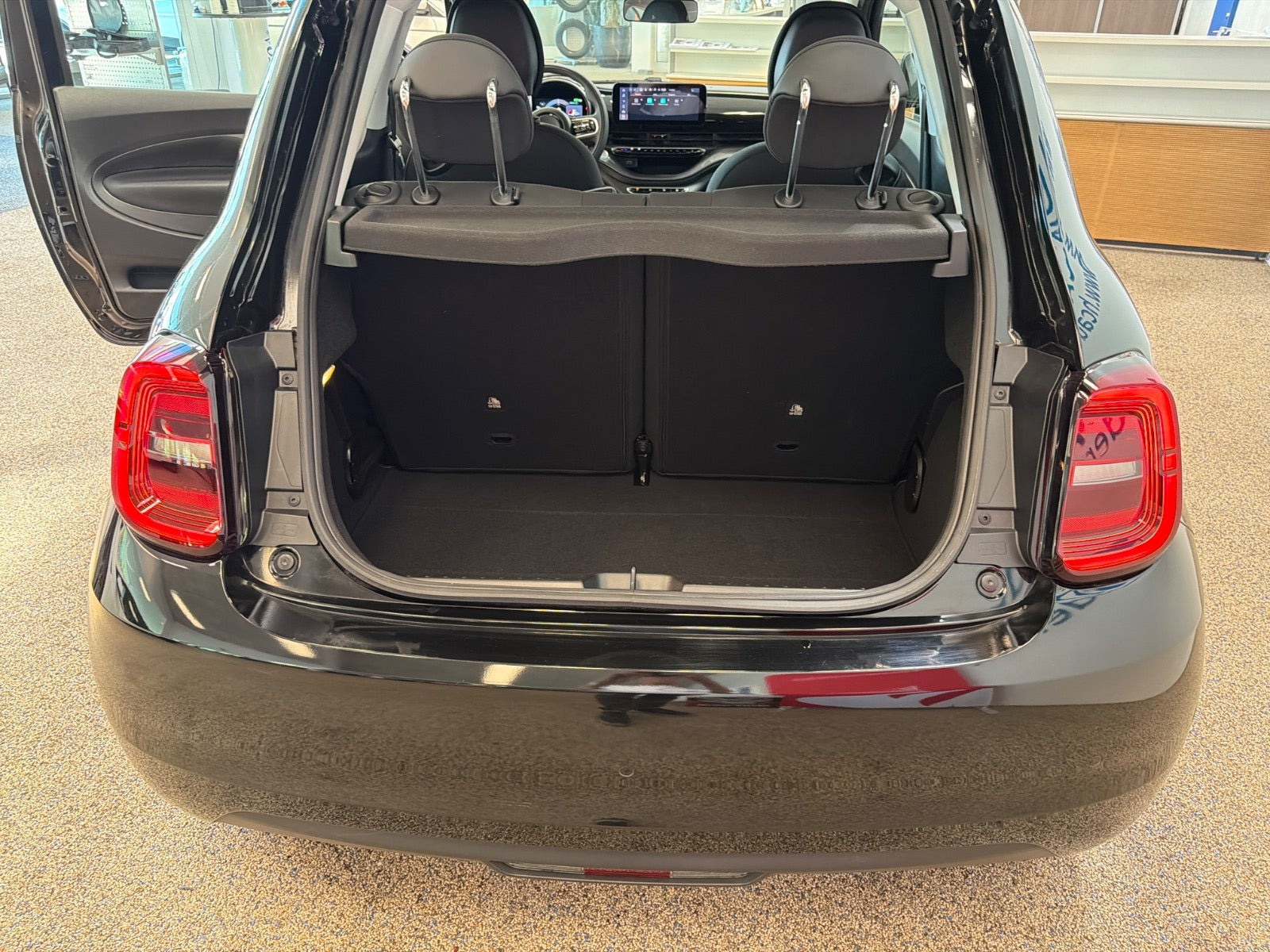 Sort Fiat 500e fra 2024