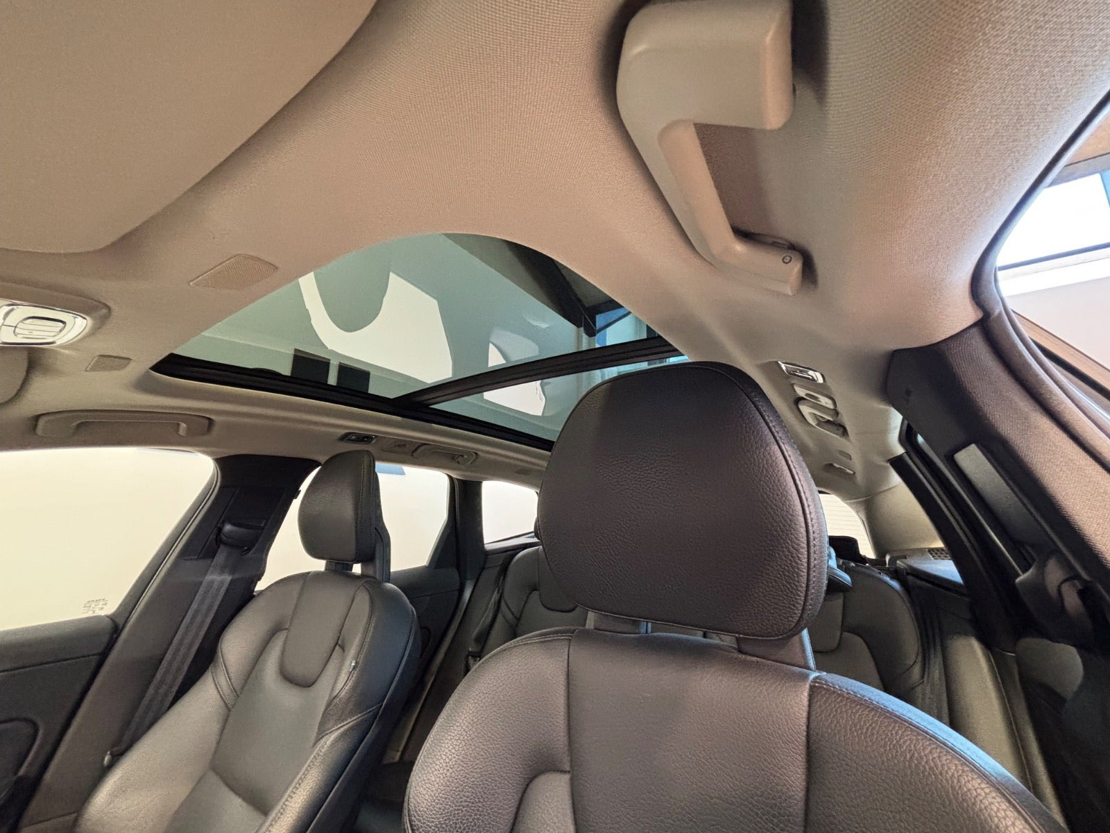 Grå Volvo XC60 fra 2018