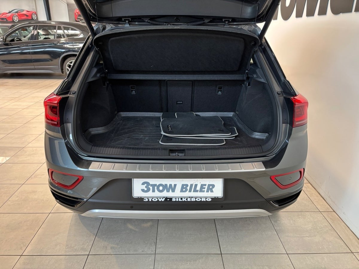 Grå VW T-Roc fra 2023