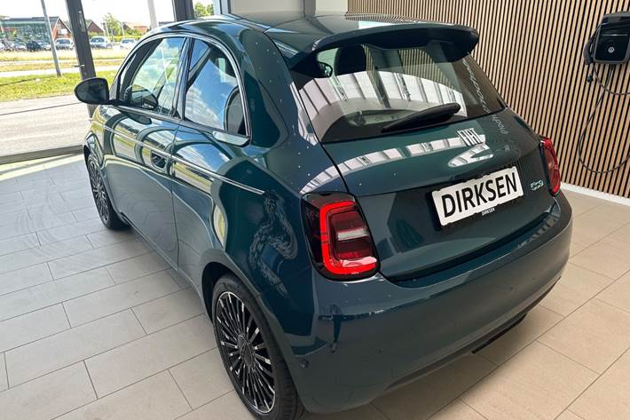 Blå Fiat 500e fra 2023