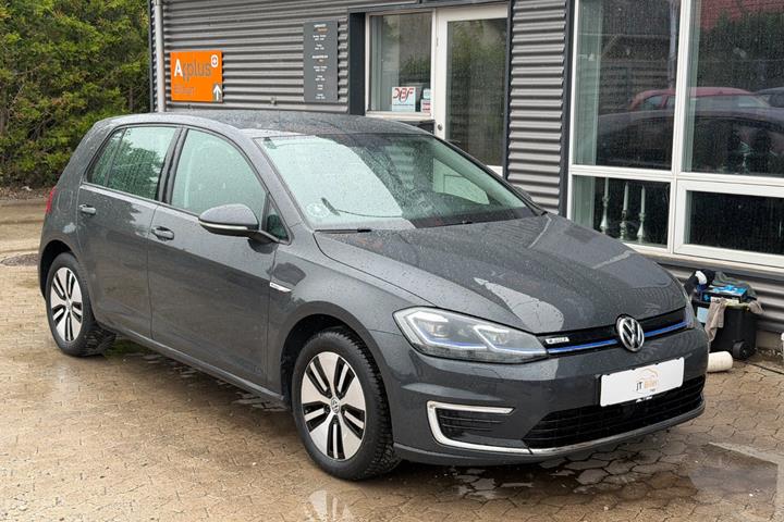 Grå VW e-Golf VII fra 2020