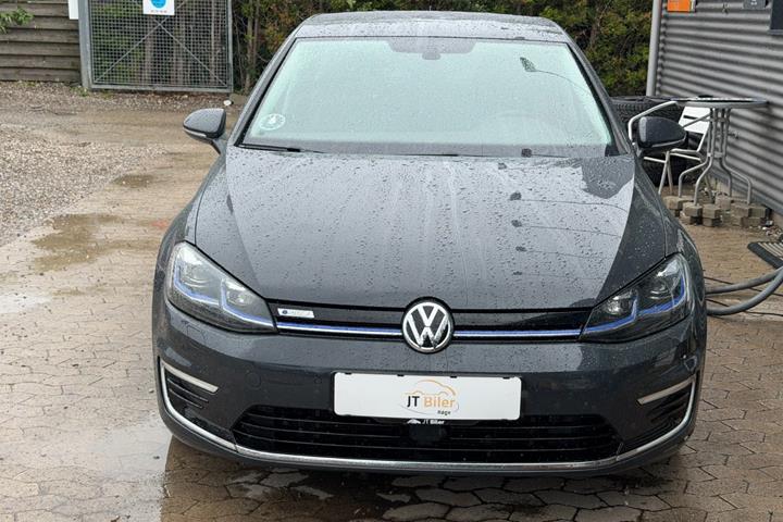 Grå VW e-Golf VII fra 2020